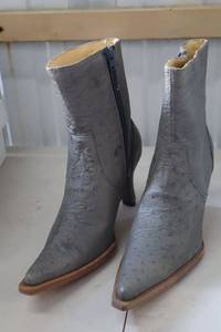 lot 266 image: Herrera womens heel short boots grey color size 6.5