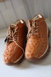 lot 268 image: Red Diamond leather tennis shoes brown color size 8.5