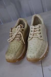 lot 271 image: Herrera leather tennis shoes bone color size 7.5