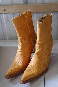 lot 274 image: Herrera womens heel short boots golden butter color size 6
