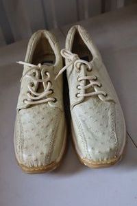 lot 280 image: Herrera leather tennis shoes bone color size 9.5