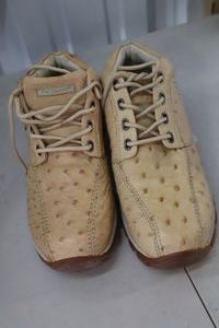 lot 283 image: Red Diamond leather tennis shoes bone color size 9.5