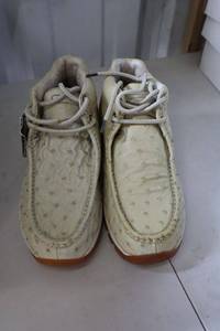 lot 284 image: Red Diamond leather tennis shoes bone color size 7