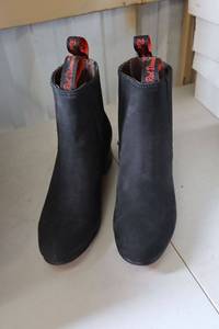 lot 285 image: Red Diamond leather short boots blue color size 7