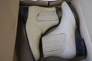 lot 296 image: La Barca short boot bone color size 9