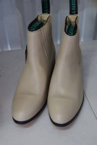 lot 289 image: La Barca short boot bone color size 8.5