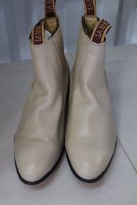 lot 290 image: La Barca short boot bone color size 8.5