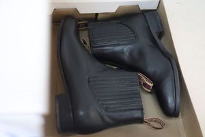 lot 401 image: La Barca short boot black color size 8.5