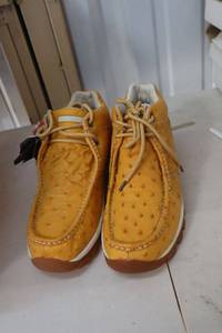 lot 403 image: Red Diamond leather tennis shoes golden butter color size 8.5