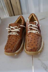 lot 405 image: Herrera leather tennis shoes brown color size 7