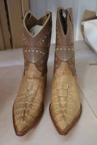 lot 409 image: Kids Short cowboy boot croc leather chocolatebone color size Mex 19 or US 12