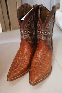 lot 410 image: Kids Short cowboy boot croc leather brown color size Mex 19 or US 12