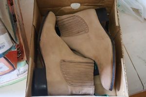lot 411 image: La Barca short boot bone color size 9