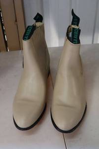 lot 415 image: La Barca short boot bone color size 8.5