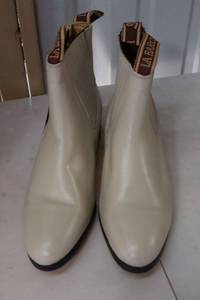 lot 450 image: La Barca short boot bone color size 8.5