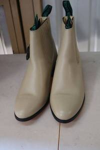lot 420 image: La Barca short boot bone color size 9.5