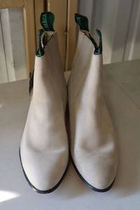 lot 424 image: La Barca short boot bone color size 9