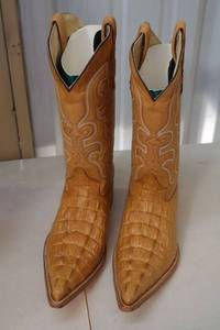 lot 465 image: Red Diamond brown leather boots size 7.5
