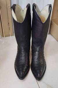 lot 467 image: Black ostrich leather boots size 7.5
