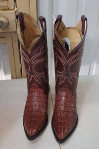 lot 464 image: Wine color leather boots size 7