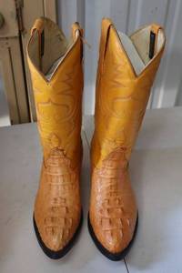 lot 461 image: Buttercup color boots size 7.5