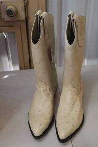 lot 489 image: Max Leather Bone color ostrich boots size 7