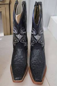 lot 490 image: Red Diamond black color boots size 7