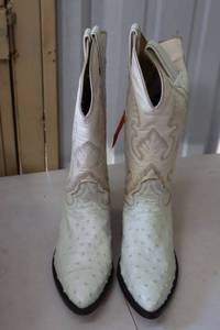 lot 492 image: El General white color ostrich boots size 6
