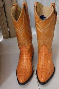 lot 514 image: Golden brown color boots size 5.5
