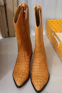 lot 515 image: Max Leather Golden brown color boots size 6.5