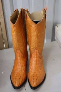 lot 516 image: Golden brown color boots size 5.5