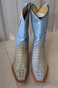 lot 517 image: Herrera Caiman blue color boots size 5.5