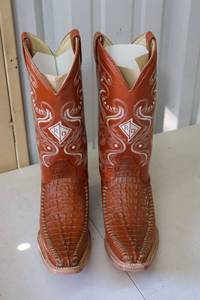 lot 518 image: Red Diamond reddish brown color boots size 7