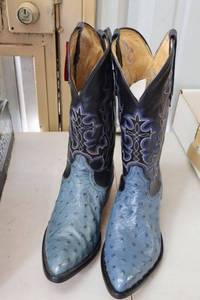 lot 528 image: Blue color ostrich boots size 6.5