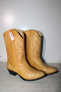 lot 322 image: Hacienda golden butter color boots size 9