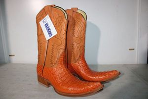 lot 326 image: Hacienda mandarin color boots size 6.5