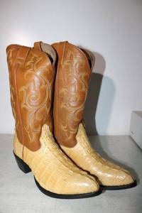 lot 336 image: Light brown and buttercup color boots size 9