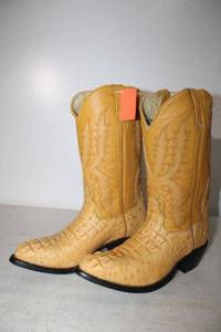 lot 345 image: Hacienda buttercup color boots size 9