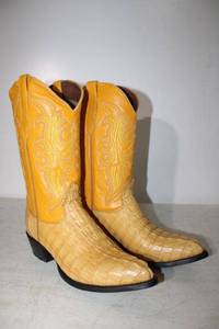lot 346 image: Buttercup color boots size 10