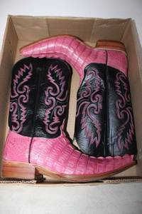 lot 351 image: Herrera Rose pink and black color boots size 8