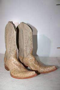 lot 355 image: Herrera bone color ostrich boots size 7