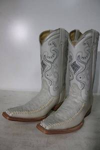 lot 356 image: Red Diamond off white color boots size 8