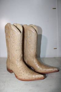 lot 359 image: Red Diamond bone color ostrich boots size 8