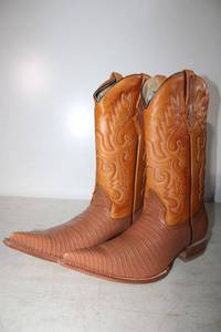 lot 361 image: Red Diamond light brown color lizard boots size 8 (one heel needs attached)