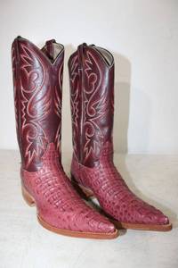 lot 377 image: Herrera Wine color boots size 6.5