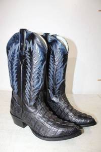 lot 384 image: Black color boots size 8