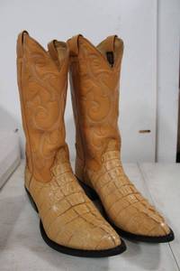 lot 399 image: Hacienda mangobuttercup color boots size 9.5