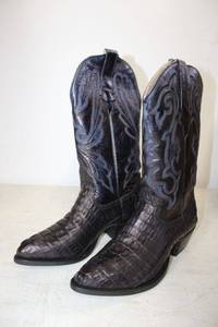 lot 435 image: Black leather boots size 8
