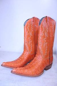 lot 437 image: Herrera Mandarin brown color boots size 7.5
