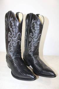 lot 446 image: Red Diamond black color lizard boots size 7.5